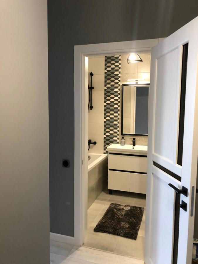 Люкс Апартаменти В Центрі Жк Театральний І Жк Шевченка Riwne Exterior foto